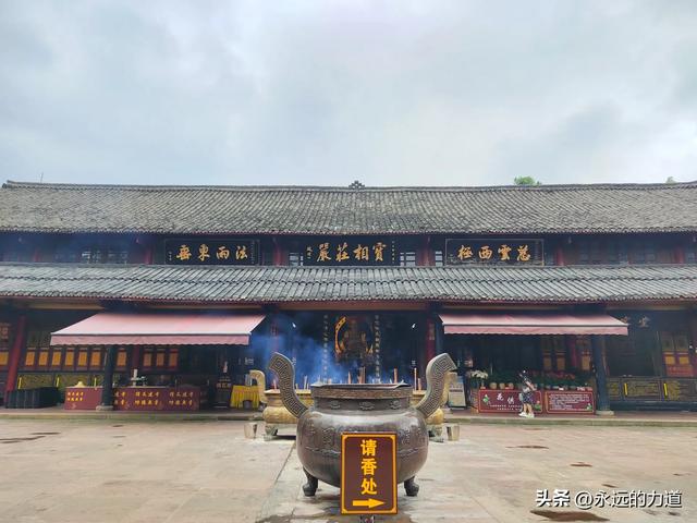 报国寺，从尘世走向净土的起点