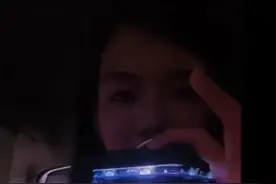 女生用华为三折叠实现裸眼3D，网友：哗众取宠图片