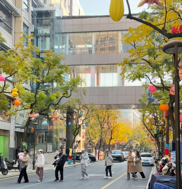 美国女孩来中国游玩七天，回国后直呼：感觉自己受到了“欺骗”！