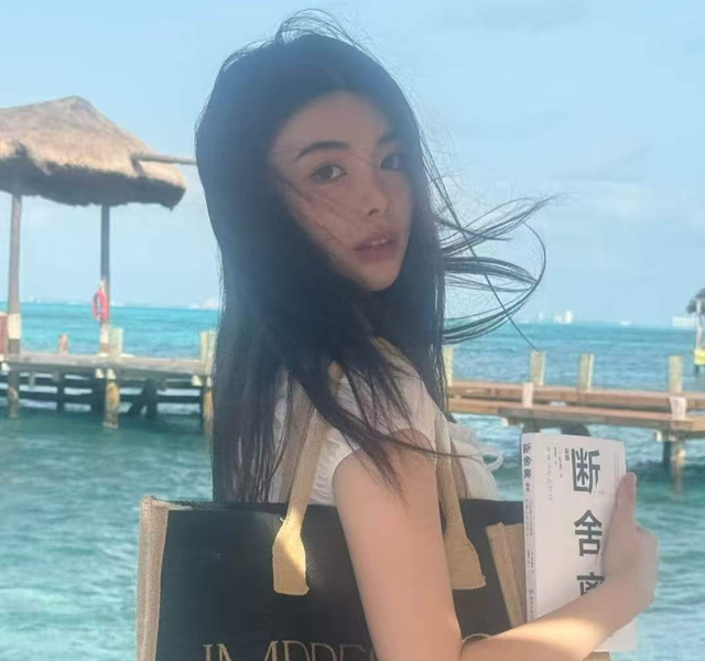 《许我耀眼》收官，3人零差评，4人升咖，2人翻红，只有他被骂惨