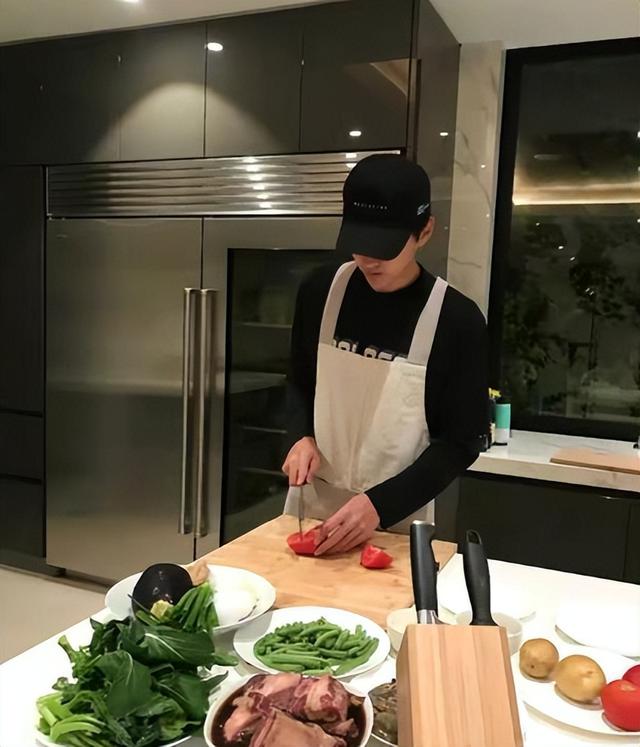 再无翻身路，入狱4年吴亦凡再迎噩耗，法院出手	，表哥被牵连