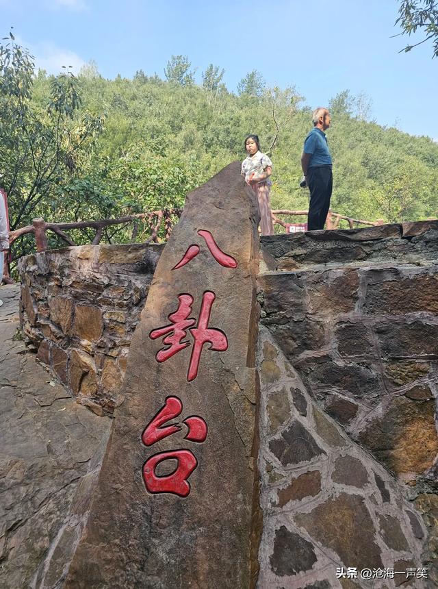 大山里有什么，泉水叮咚，溪水潺潺，山谷悠悠，人声鼎沸
