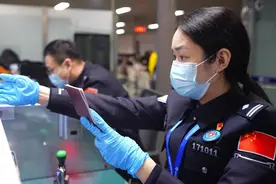 “归国返乡潮”“旅游观光潮”双重叠加！春节期间延吉出入境边防检查站全力保障口岸通关顺畅图片