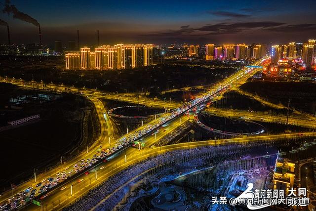 千年古都夜流光 万里星河映平城