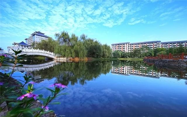 全国十大最美校内湖盘点