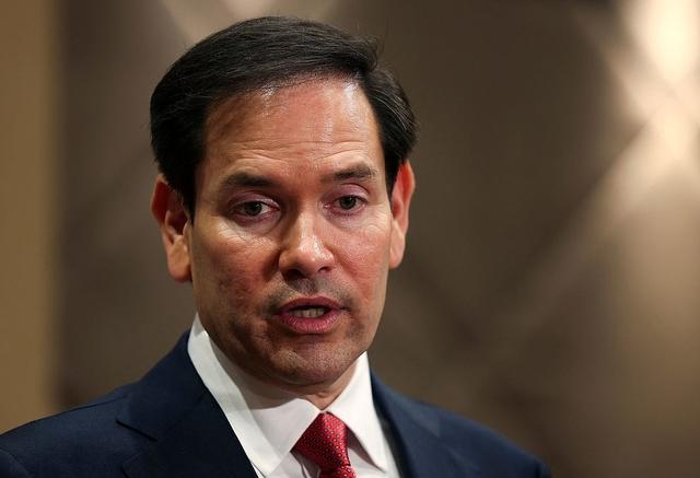 特朗普一刻也等不了！一架专机飞抵北京，这次派的高官，很有讲究