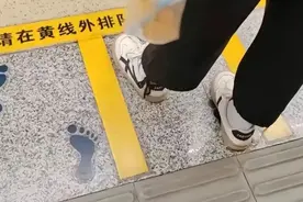 外国人通过站姿识别中国人？老外:只有中国人这么站，日韩不这样图片