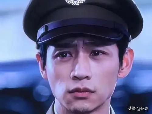 “把名字藏进黑暗”的谍战传奇！《沉默的荣耀》掀起全民追剧狂潮