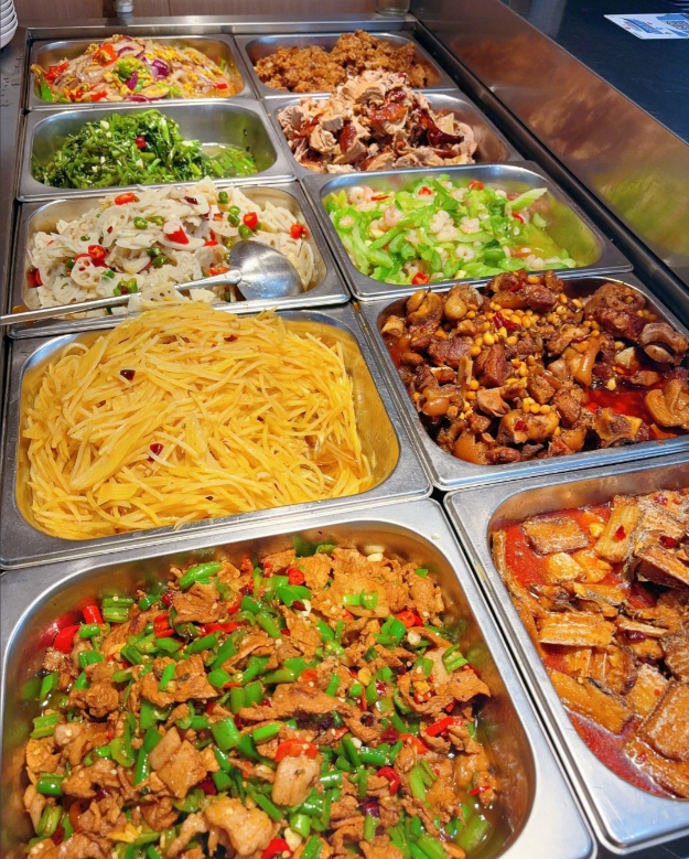 北京下了死命令	，2027年底前，所有中小学必须告别“校外配餐”