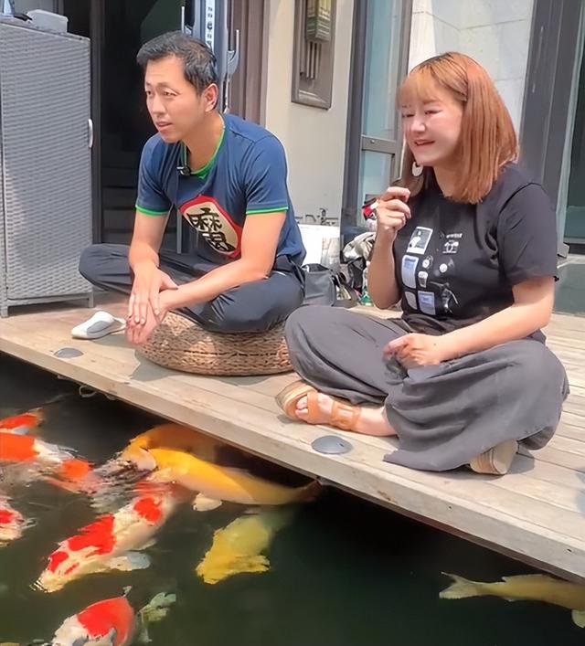 退休20年住北京顶级豪宅，画画喂鱼成日常	，43岁的水哥表示很享受