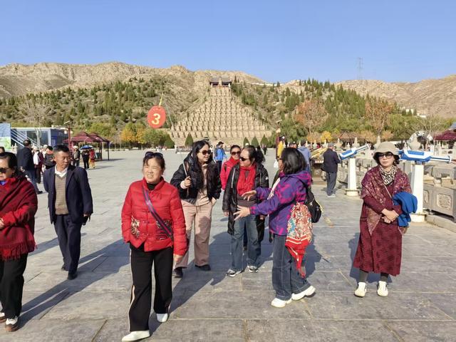 青铜峡黄河大峡谷秋景醉游人