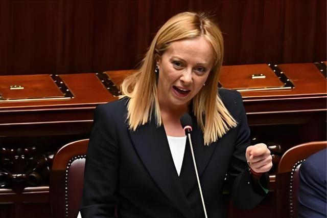 以为俄罗斯不敢动？美方刚扣油轮	，普京一发“榛树”炸穿利沃夫！