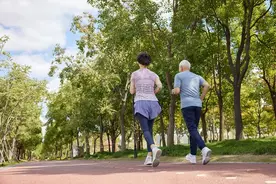 腿脚是人体的血糖仪，如果你出现了这5个症状，多半是血糖超标了图片