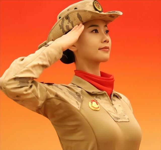 28岁女民兵李思颖阅兵归家，母亲火速官宣新身份，网友评论酸死人
