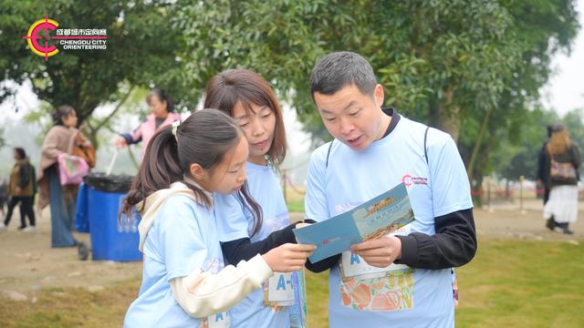 2025成都城市定向赛走进宝墩遗址 开启跨越四千年的“穿越”之旅