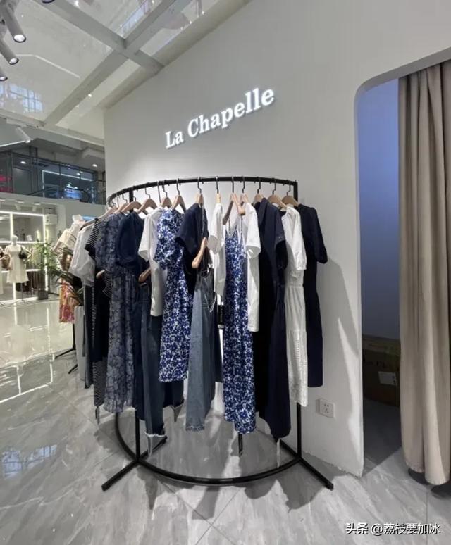 “跌下神坛”的4大服装品牌，曾红极一时，看看有你穿过的吗？