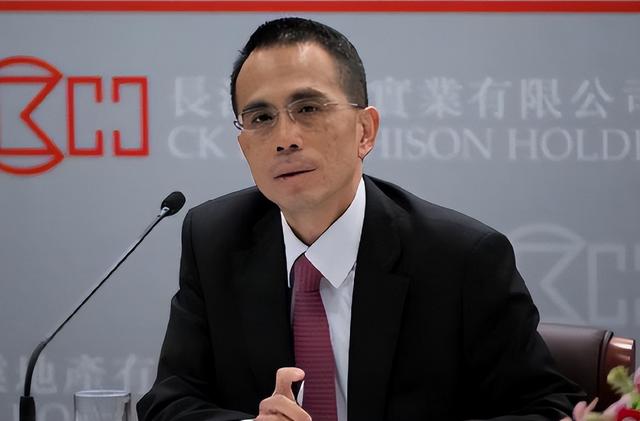 2909亿身价有何用？97岁的李嘉诚无力回天，两个60岁儿子已成心病