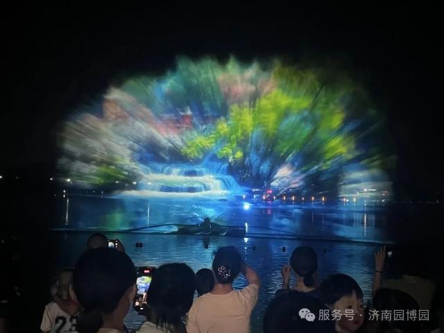 济南园博园惊现“水上极光”，目前免费试运营！