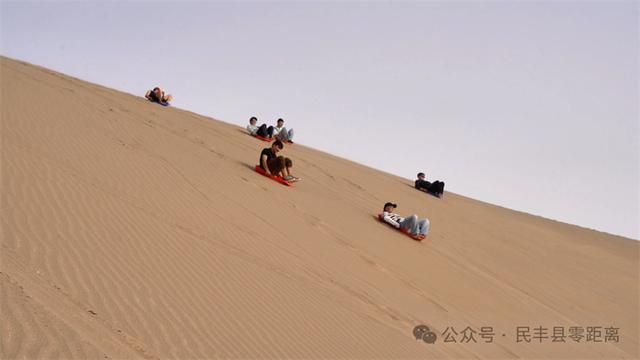 民丰县举办沙漠越野逐落日 徒步露营觅星河活动 开启独特沙漠之旅