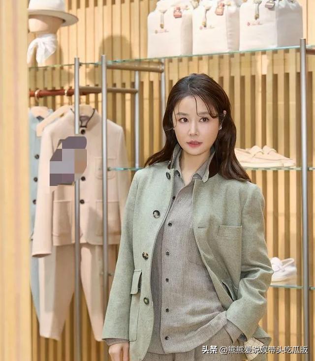 49岁林心如增肥后大变样！穿西装+阔腿裤好高级，差点认不出！