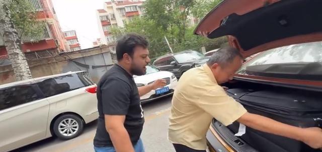 三哥又作妖？印度高种姓游中国，全程秀优越感，结果脸被打肿
