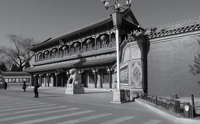 建国至今，中南海不挂 “中央人民政府”牌匾？毛主席曾指出过缘由