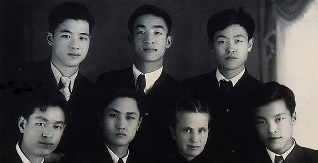 86年李鹏全家在中南海探望邓颖超，46年前他12岁，称呼“邓妈妈”