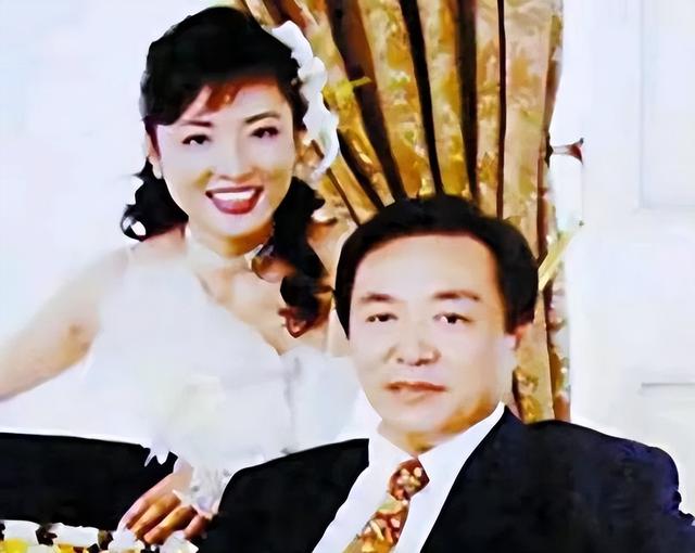 她是“央视一姐”，结婚12年选择离婚，坦然：婚姻给我的尽是痛苦
