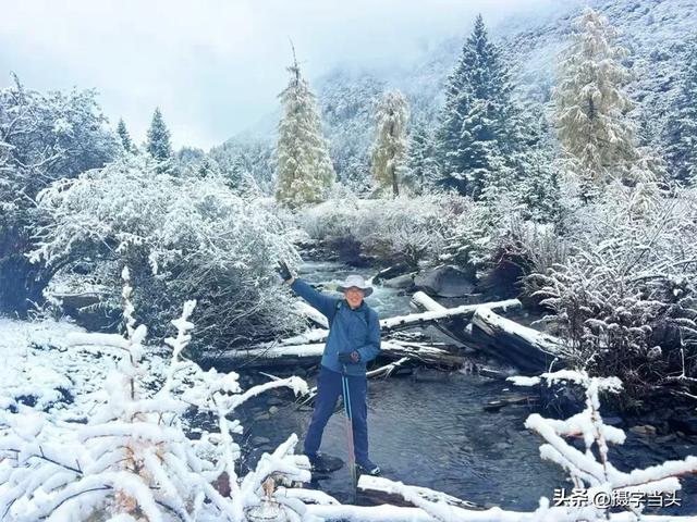 甲依拉措 ：一场白雪与彩林的盛宴