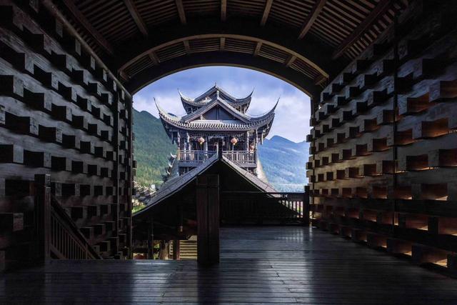 酉阳濯水：在飞檐与云雾间，撞见千年的烟火