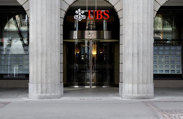 历史开了个玩笑！先倒下的不是乌克兰，而是百年中立的瑞士？