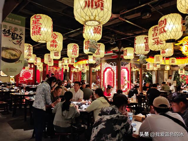 以吃的名义南京一日游：南京大牌档的午餐，四个招牌菜点了三样
