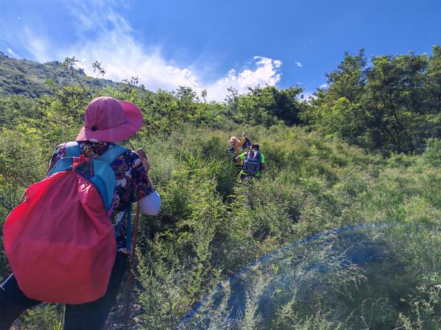 石家庄鹿泉区铜冶镇南寨村冷泉-风动石环穿
