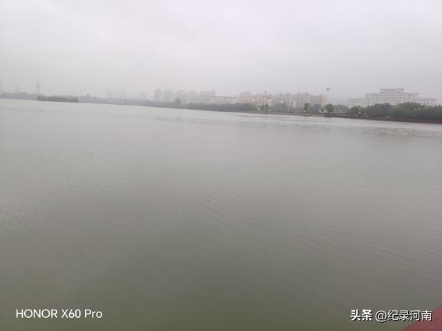 七上八下全国文明城市柘城县迎来汛期，晨练国家湿地公园榕湖发现