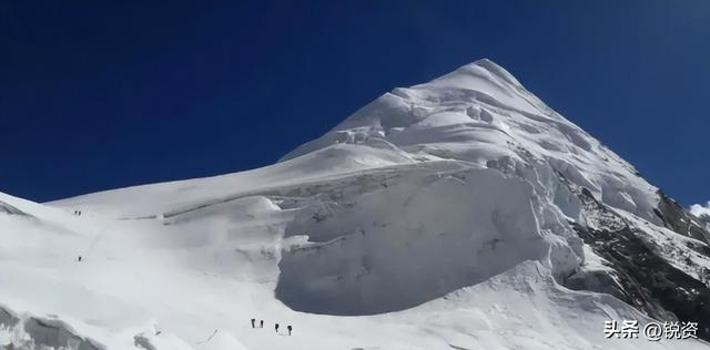 喜马拉雅雪崩频发！多国队员死伤惨重，幸存者看着队友被埋干着急