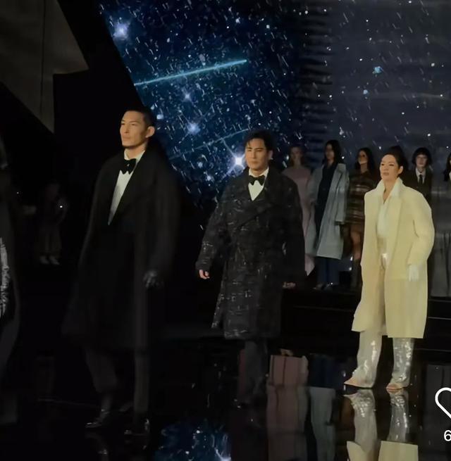 杜华晒星二代走秀！甜馨比李小璐还高，酒窝有星范儿，黄奕尴尬了