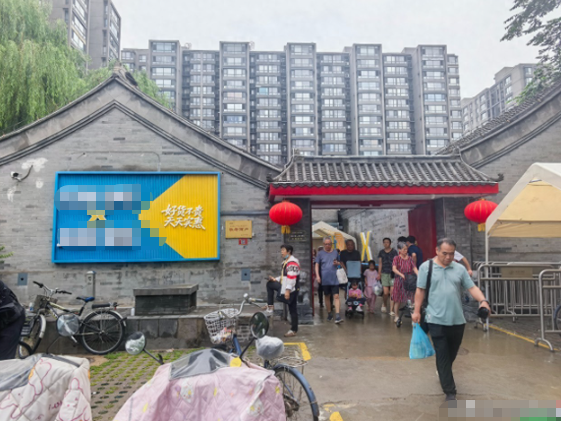 当5块钱12瓶的矿泉水开始出现：中国进入了硬折扣时代