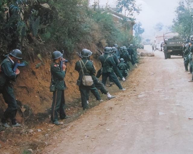看完1992年云南武警平远扫黑，就明白收复台湾必须使好一张底牌
