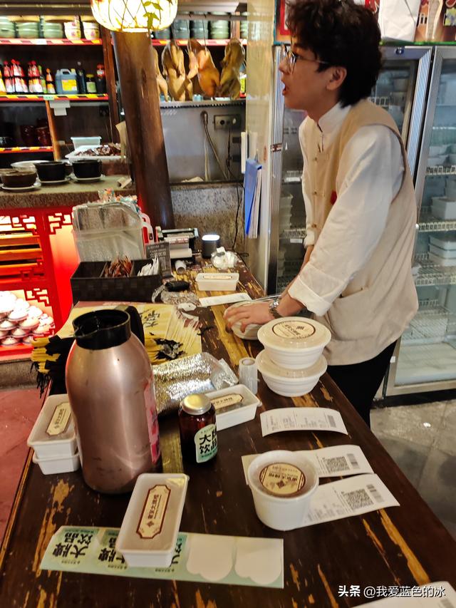 以吃的名义南京一日游：南京大牌档的午餐，四个招牌菜点了三样
