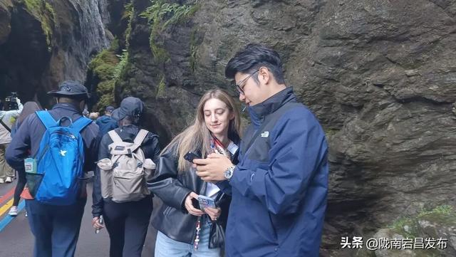 聚焦“六争九提三突破”行动丨《外眼看宕昌》美国博主眼中的山水官鹅
