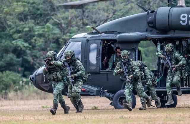 想吓唬解放军？台湾凌晨5点发射导弹，结果闹出大乌龙