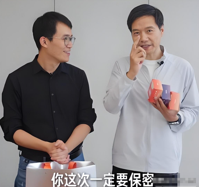 雷军担心的事发生了，王腾垮台留下4大难题，刘强东的话有人信了