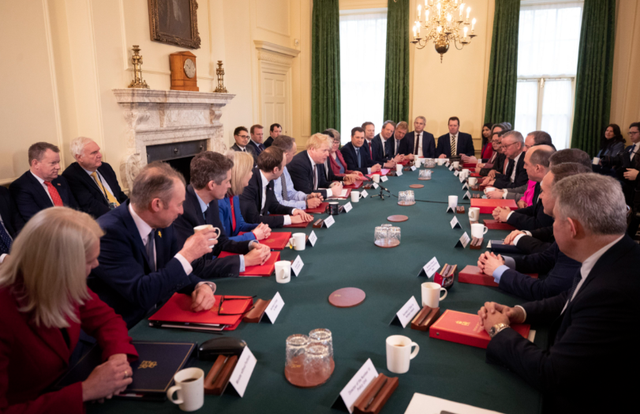 斯塔默访美受辱，美国一心收缩	，还是英国自己走到了穷途末路？