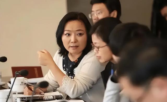 手握11万亩地皮，银行存七百多亿，她才是我国隐形“地产女首富”