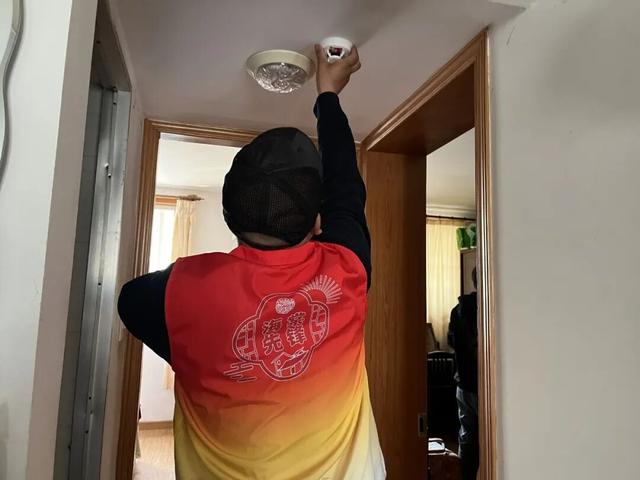 雪映孝桥承善念，福彩扶老暖平江​