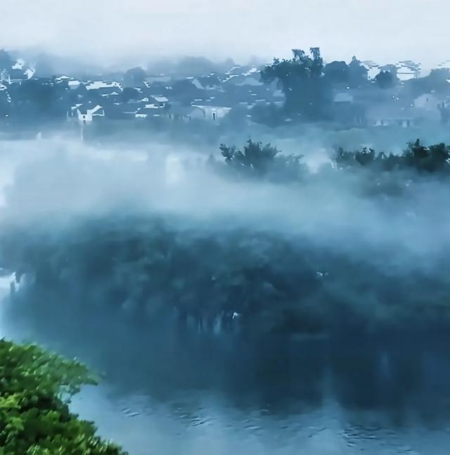 皖南秋游指南：11-12月邂逅人少景美的诗意秘境，尝遍徽州美食。