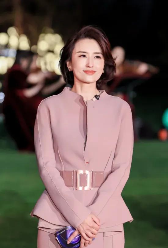 包养四个男人,嫁给70岁富翁?央视女主持私生活谣言别太离谱