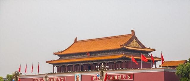 天安门城楼上，先后挂过12个人的画像，除了毛主席外，还有谁？