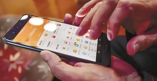 央视曝光“先用后付”套路，抓紧查看是否关闭？小心欠下债款