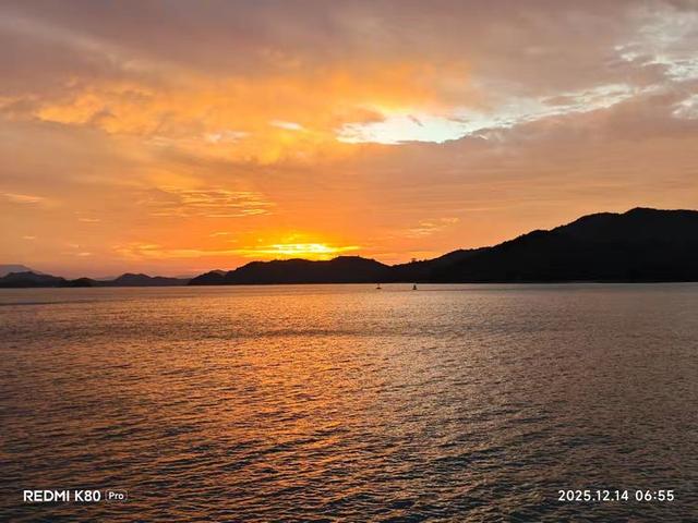 到沙头角看海上日出